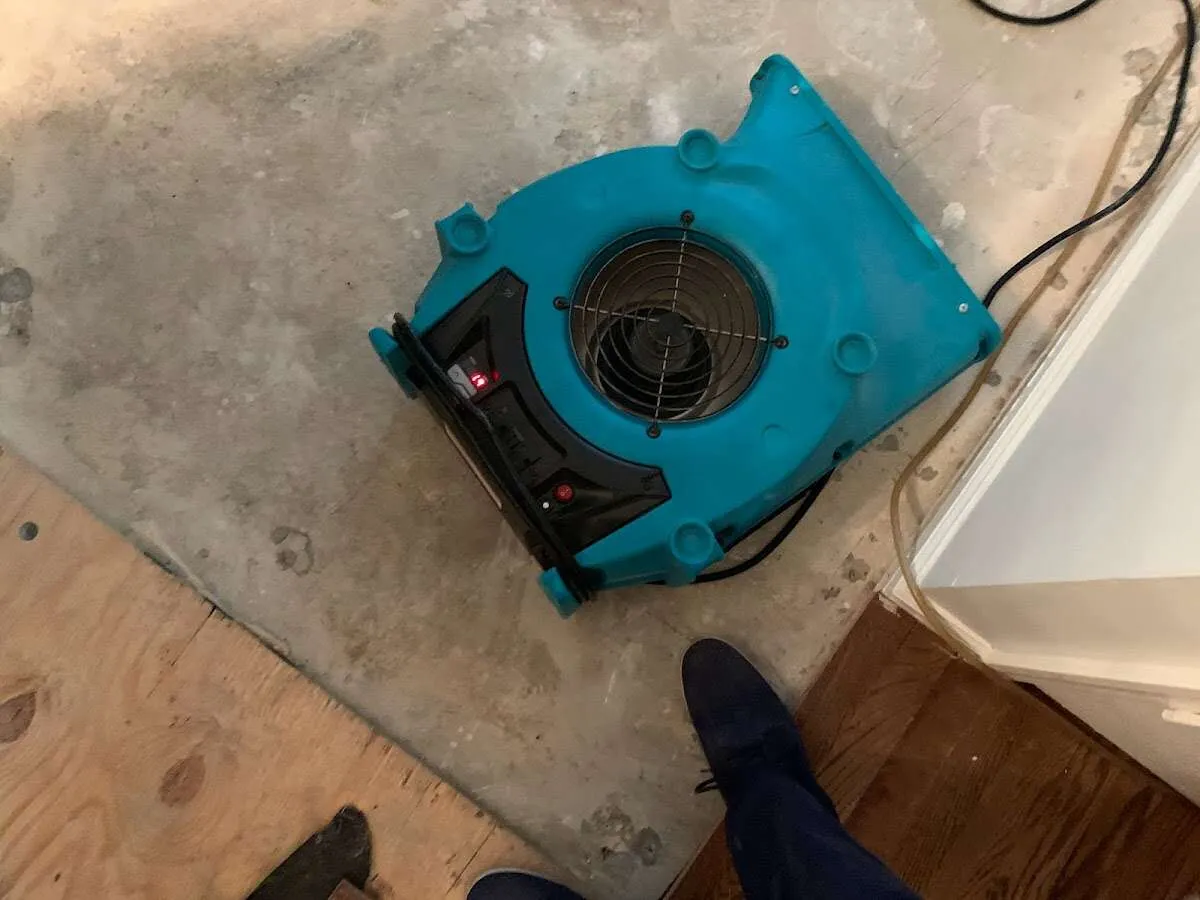 Air mover drying subfloor during Leak Detection & Repair in North Hanover